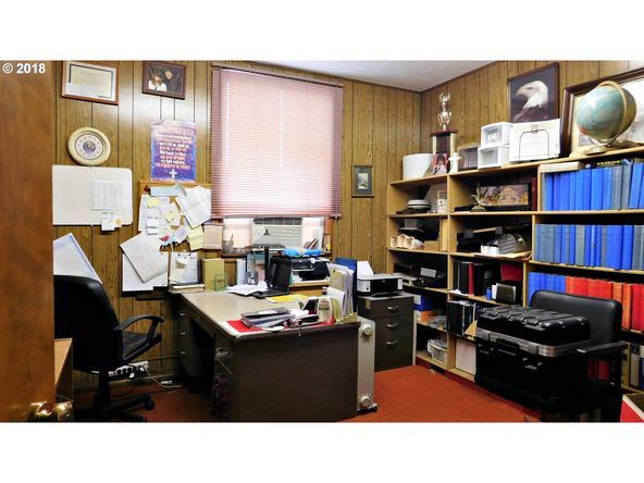 2837 W Harvard Ave, Roseburg, OR 97471